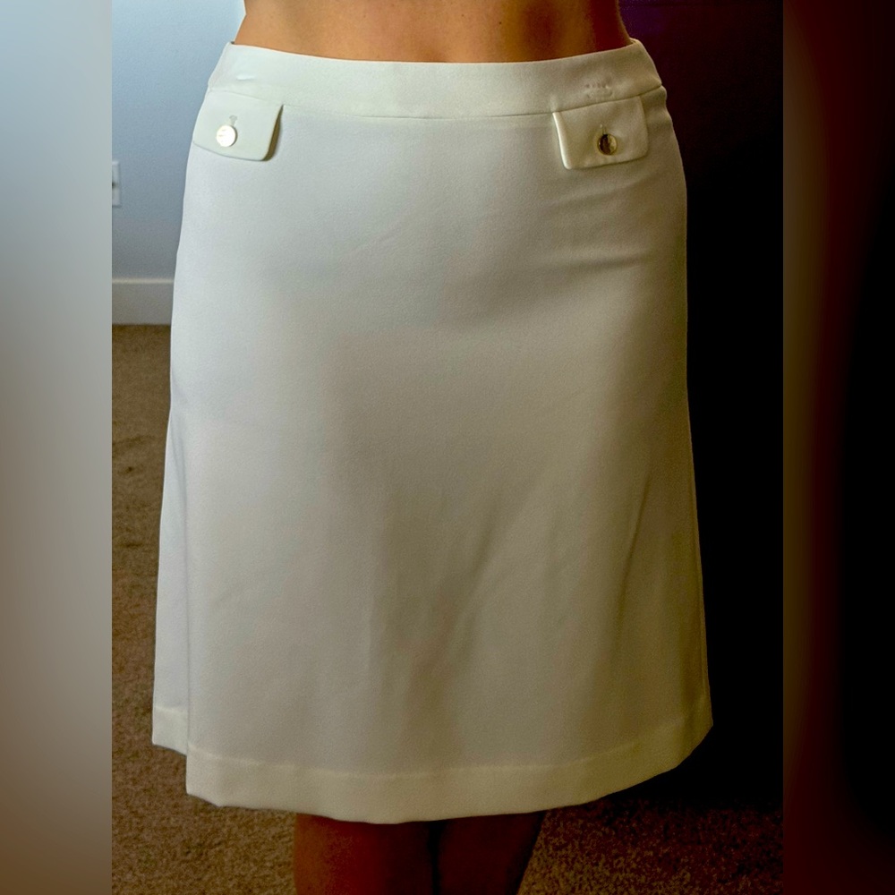 Elegant White Fitted Skirt